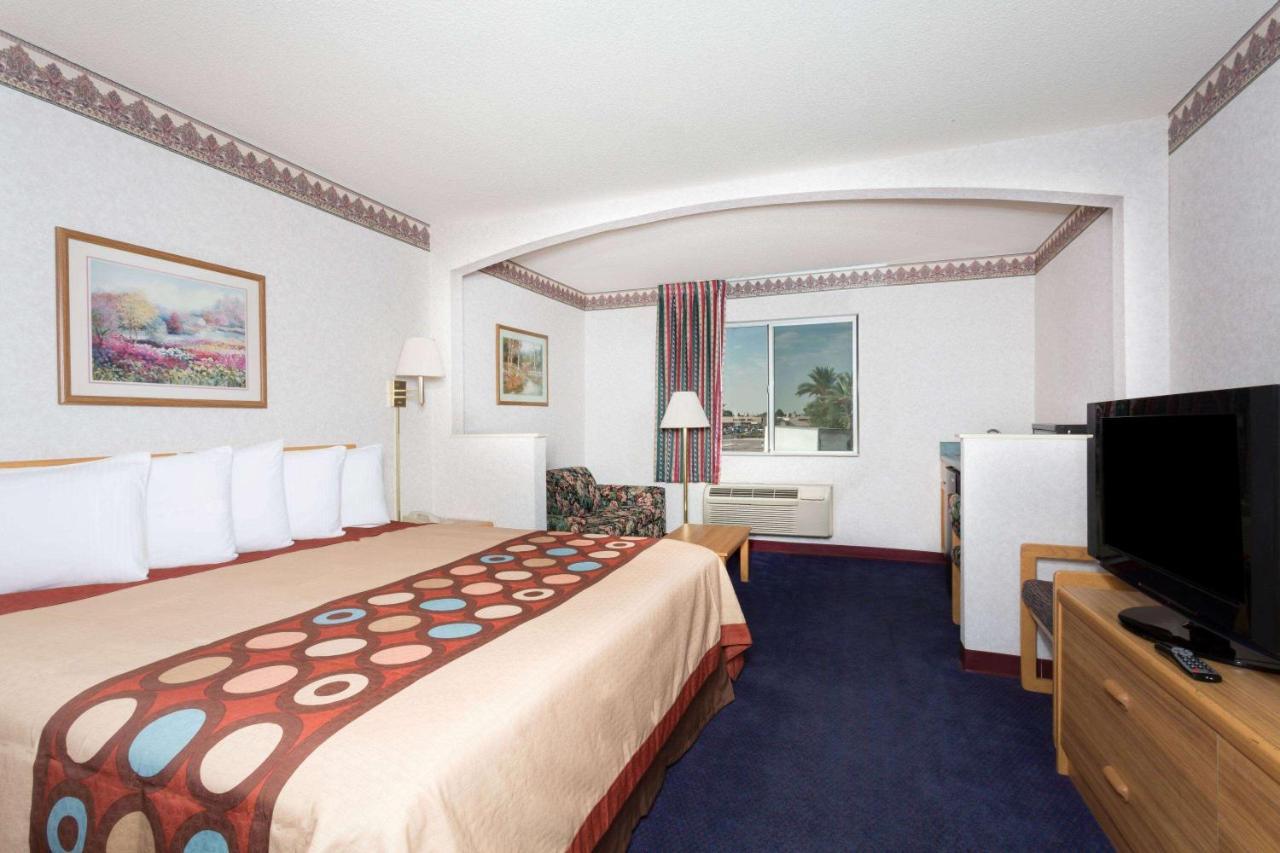 Days Inn By Wyndham Phoenix West Esterno foto